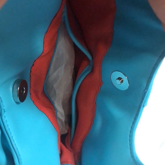 Blue bag/purse with peace signs on front - Picture 2 of 8